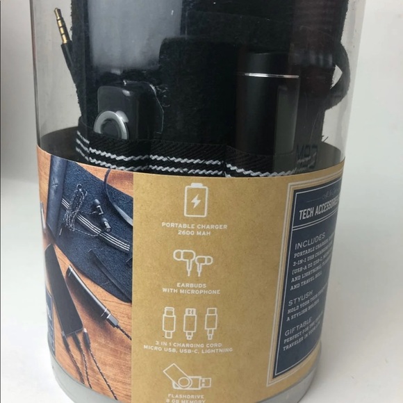 Refinery and Co Tech Accessories 🎧 - Picture 4 of 6